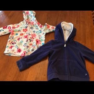 Set of 2 fleece hoodies ( 3T)